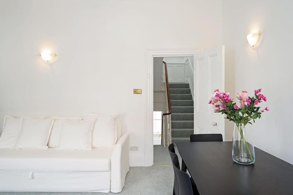 Beautiful Two Bedroom Maisonette In The Heart Of Chelsea Londra Dış mekan fotoğraf